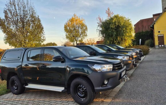 ELADÓ TOYOTA HILUX 2.4 D-4D 4x4 megbízható terepjárók